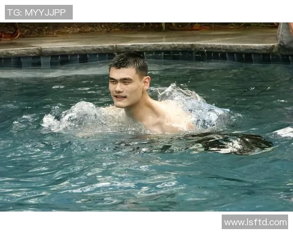 姚明在篮球场上的激情瞬间与运动员的拼搏精神展现