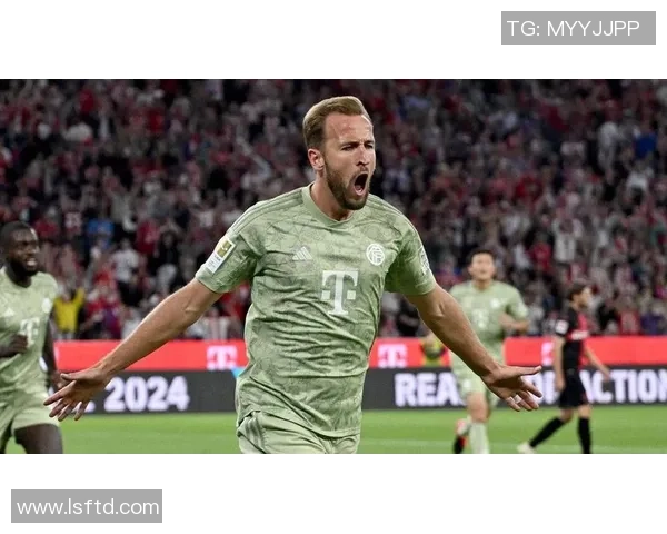 意甲大战拜仁大胜曼联红牌争议引发全场热议与激情