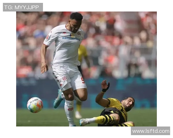 国王杯精彩对决多特蒙德3-0战胜拜仁绝杀瞬间引发全场狂欢 国王杯精彩对决多特蒙德3-0战胜拜仁绝杀瞬间引发全场狂欢