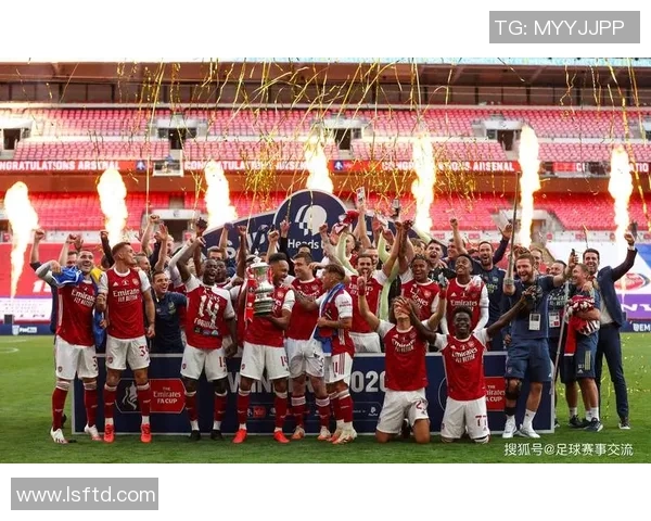 友谊赛平局AC米兰与利物浦激战正酣裁判争议引发热议