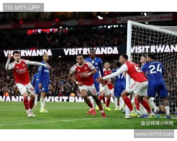 中超焦点战：AC米兰大胜曼联引发争议判罚全场沸腾