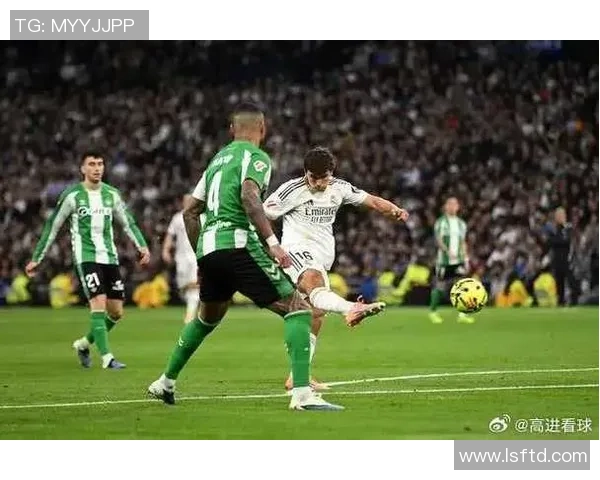 皇马狂胜那不勒斯5-1帽子戏法引发全场狂欢战术解析 皇马狂胜那不勒斯5-1帽子戏法引发全场狂欢战术解析